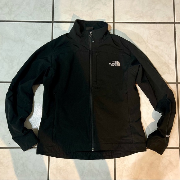 The North Face Classic Black Softshell Jacket - Picture 2 of 4